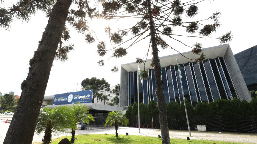 Assembleia Legislativa do Paraná | Notícias > Agenda da Assembleia tem homenagens e debates sobre saúde, moradia e anistia