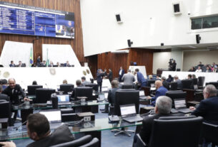 Assembleia Legislativa do Paraná | Notícias > Assembleia Legislativa inicia trâmite de projeto de lei que prevê reajuste salarial para professores da rede pública estadual
