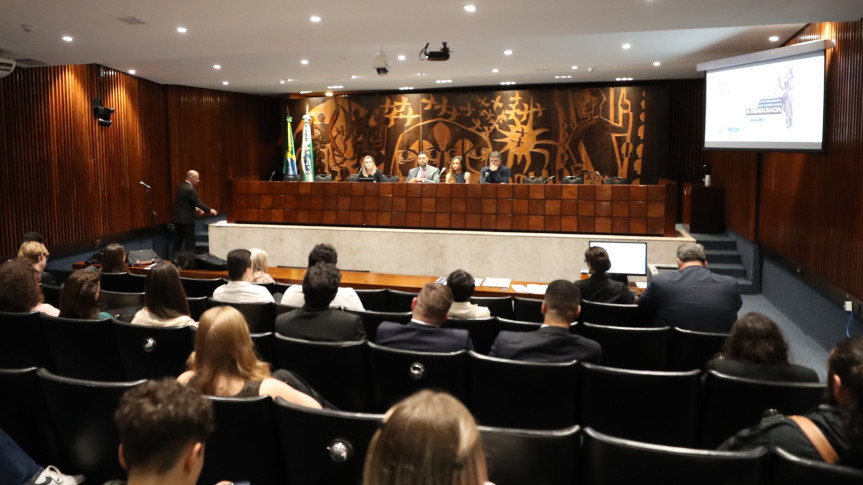 Assembleia Legislativa do Paraná | Notícias > Assembleia realiza seminário para debater o direito parlamentar e desafios do legislativo
