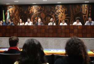 Assembleia Legislativa do Paraná | Notícias > Audiência contra LGBTQIA+fobia expõe luta antiga por direitos básicos