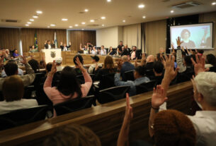 Assembleia Legislativa do Paraná | Notícias > Audiência debate a importância de políticas públicas e acessibilidade à população surda do Paraná
