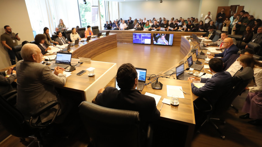 Assembleia Legislativa do Paraná | Notícias > CCJ aprova proposta que fixa e aumenta o efetivo do Corpo de Bombeiros do Paraná