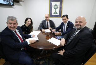 Reunião ocorreu após a sessão plenária desta terça-feira (6).