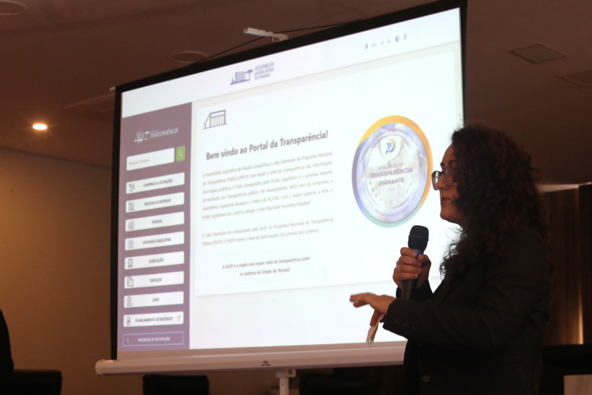 Assembleia Legislativa do Paraná | Notícias > Curso apresenta ferramentas do Portal da Transparência da Assembleia a jornalistas e profissionais da imprensa