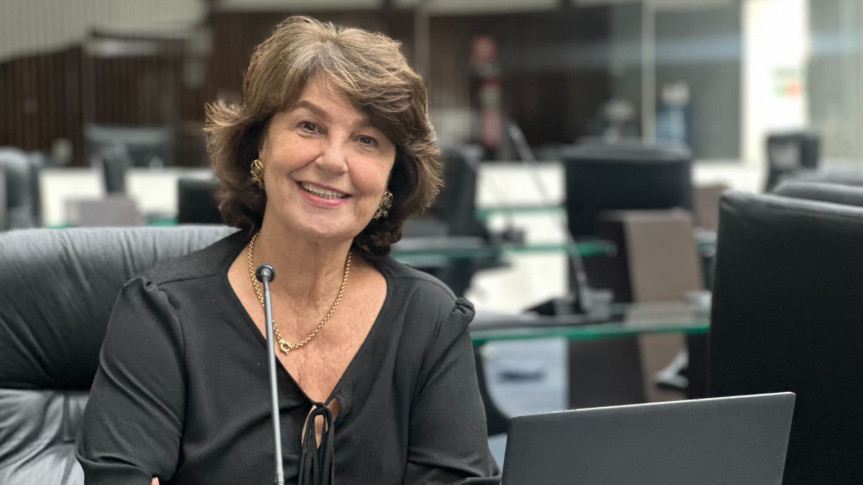 Assembleia Legislativa do Paraná | Notícias > Deputada Cristina Silvestri (PP) propõe ampliação da licença-paternidade no Paraná; PEC tem apoio de 24 parlamentares
