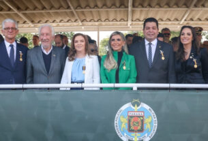 Assembleia Legislativa do Paraná | Notícias > Deputadas Maria Victoria (PP) e Flávia Francischini (União), e deputado Gugu Bueno (PSD) recebem a Medalha Coronel Sarmento, da PM-PR