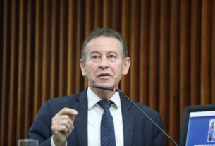 Assembleia Legislativa do Paraná | Notícias > Deputado Professor Lemos (PT) cobra envio imediato de projeto para corrigir salários do funcionalismo