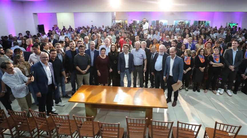 Assembleia Legislativa do Paraná | Notícias > Em Sessão Especial, Assembleia Legislativa recebe reivindicações de Maringá e Região