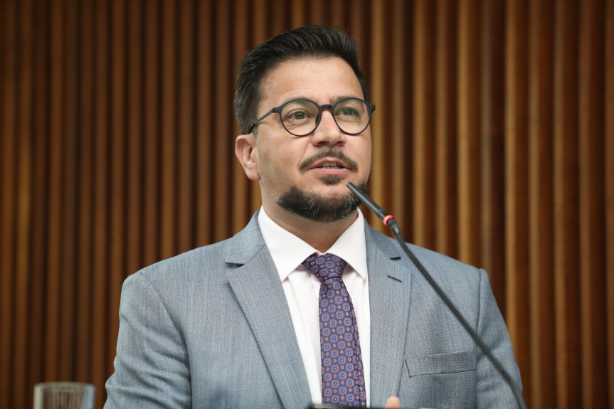 Assembleia Legislativa do Paraná | Notícias > Em discurso no Plenário, líder da Oposição denuncia precarização dos serviços prestados pela Copel