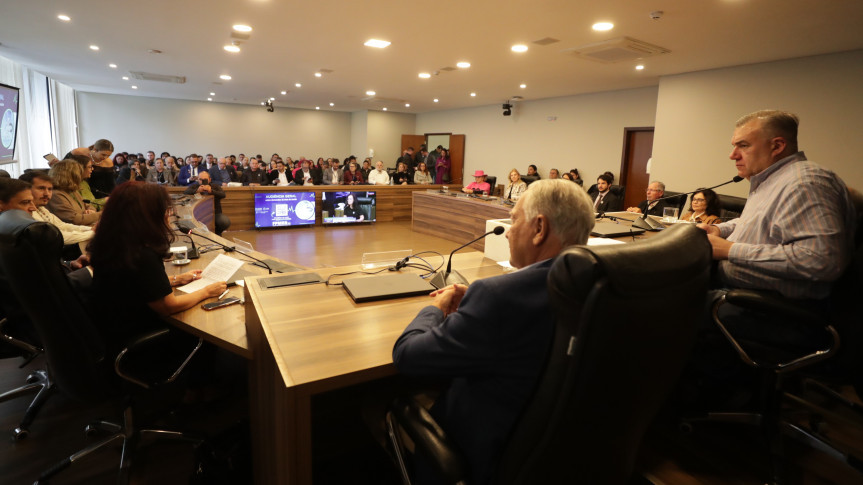 Assembleia Legislativa do Paraná | Notícias > Frente Parlamentar da Medicina da Assembleia Legislativa recebe demandas da área da saúde