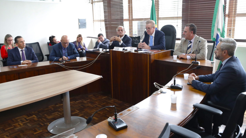 Assembleia Legislativa do Paraná | Notícias > Frente Parlamentar de Habitação e Regularização Fundiária recebe balanço do Programa Moradia Legal