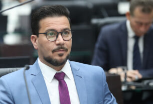 Assembleia Legislativa do Paraná | Notícias > Oposição rejeita projeto que cria a política de naming rights e aproveitamento de espaços públicos no Paraná