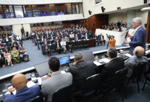 Assembleia Legislativa do Paraná | Notícias > Primeiro dia do Congresso do Fisco Paranaense reúne especialistas na Assembleia Legislativa
