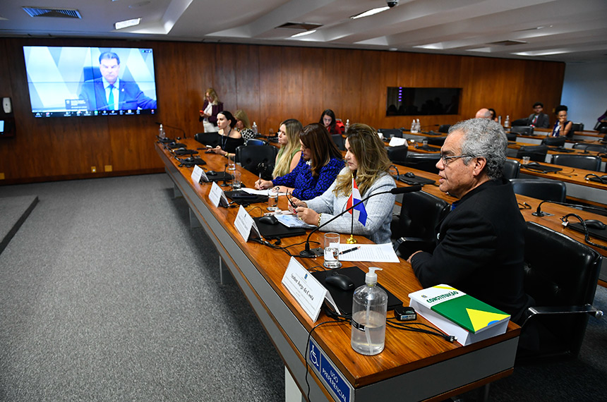 Brasileiros no exterior cobram integração e diplomatas explicam atendimento — Senado Notícias