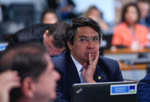 Em pronunciamento, à bancada, senador Giordano (MDB-SP)senador Giordano (MDB-SP).