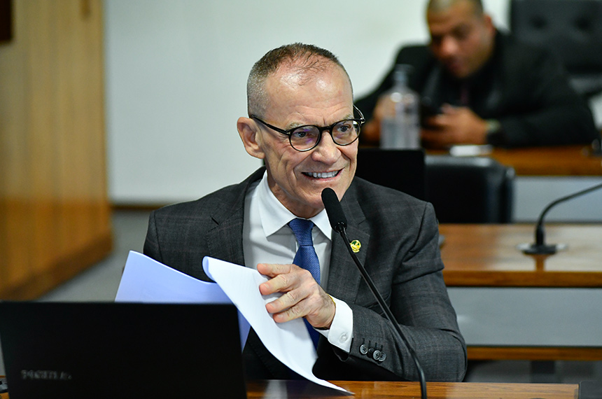 CAS vota projeto que dá a empregado público direito de acompanhar cônjuge — Senado Notícias