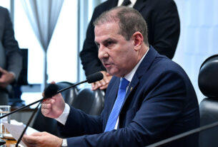 Em pronunciamento, à mesa, presidente da CCT, senador Vanderlan Cardoso (PP-GO).