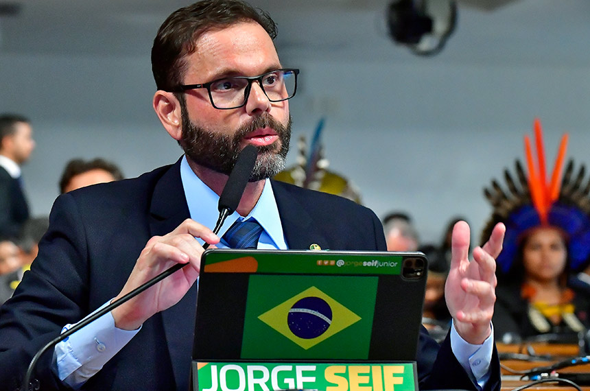 À bancada, em pronunciamento, senador Jorge Seif (PL-SC).