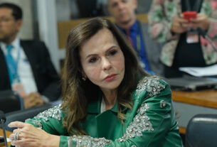 À bancada, em pronunciamento, relatora do PL 4.050/2023, senadora Professora Dorinha Seabra (União-TO).