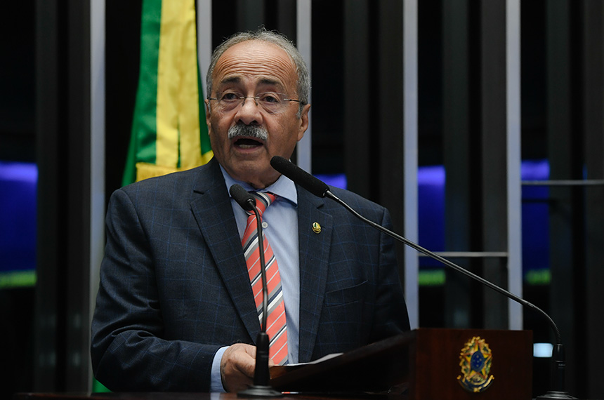 À tribuna, em discurso, senador Chico Rodrigues (PSB-RR).