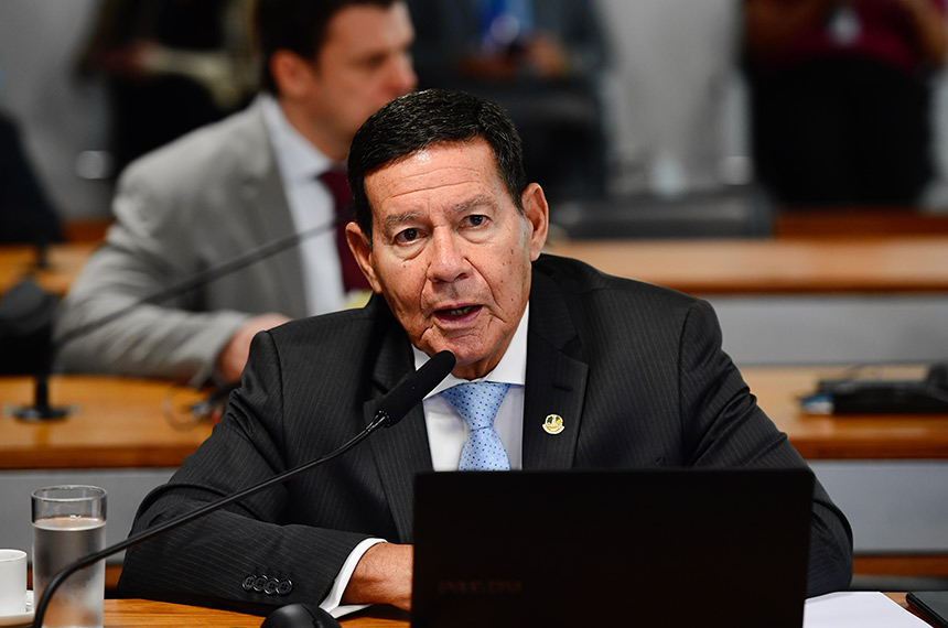 Em pronunciamento, à bancada, relator do PL 5.249/2020, senador Hamilton Mourão (Republicanos-RS).