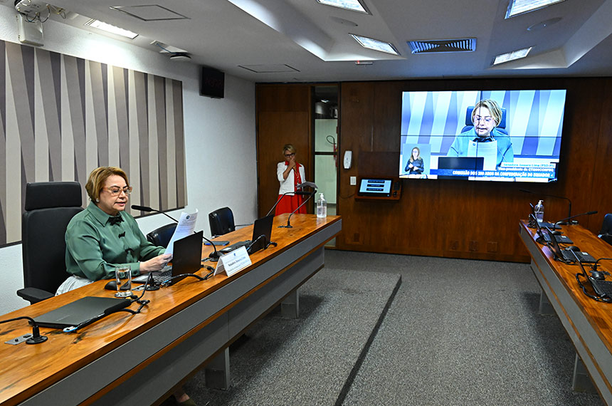 À mesa, presidente eventual da CTI200CONFEQ, senadora Jussara Lima (PSD-PI).