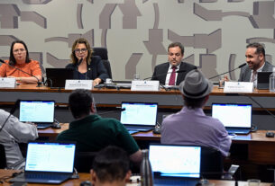 Debatedores defendem novas regras para motoristas e entregadores de aplicativos — Senado Notícias
