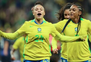 Dudinha brilha e seleção feminina derrota Japão no frio paulistano