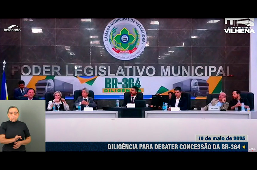 A Comissão de Serviços de Infraestrutura (CI) esteve na cidade de Ji-Paraná, nesta segunda-feira (19), para discutir o contrato de concessão da BR-364, no trecho que liga as cidades de Porto Velho e Vilhena, em Rondônia. Durante a audiência pública, que aconteceu na Câmara Municipal da cidade, lideranças políticas, representantes da sociedade civil e do setor produtivo apontaram pontos no contrato de concessão que, segundo eles, podem causar impacto negativo ao agronegócio e à população local nos próximos 30 anos.