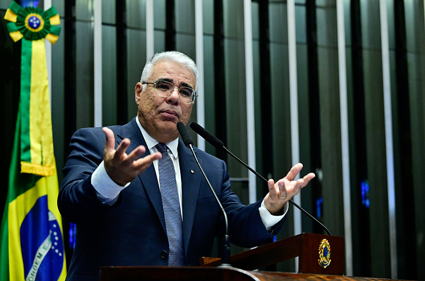 Senador Eduardo Girão (Novo-CE) em discurso à tribuna.