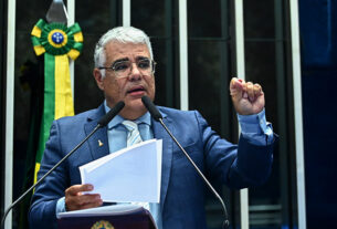 Em discurso, à tribuna, senador Eduardo Girão (Novo-CE).
