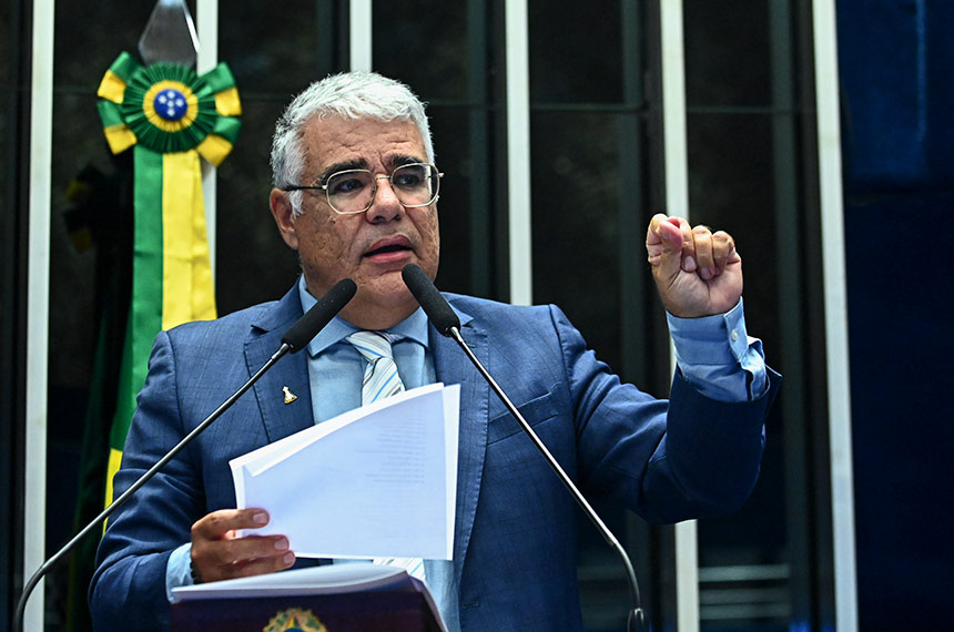Em discurso, à tribuna, senador Eduardo Girão (Novo-CE).