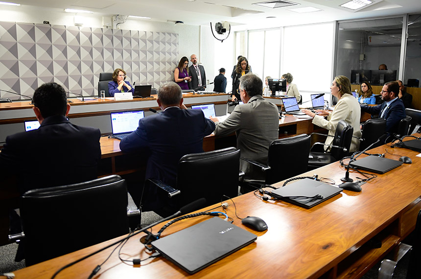 Governo pode sugerir ajustes em projeto que apoia cuidadores de PcDs — Senado Notícias