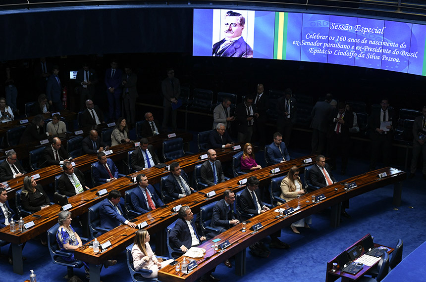 Convidados à bancada.
