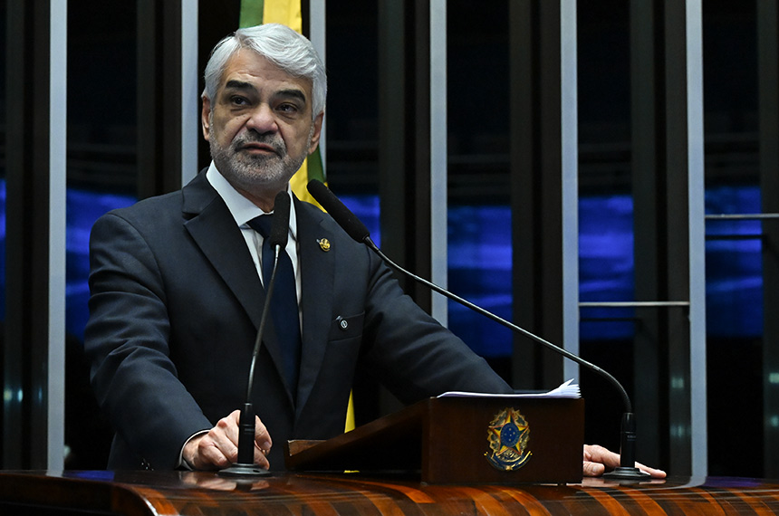 À tribuna, em discurso, senador Humberto Costa (PT-PE).