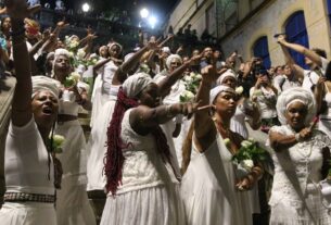 Ilú Obá De Min faz lavagem no Bixiga para marcar "falsa abolição"