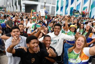 Marcha para Jesus reúne milhares de fiéis no centro do Rio de Janeiro