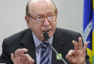 Morre no Rio, aos 97 anos, o escritor e gramático Evanildo Bechara