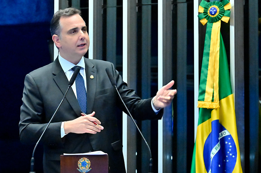 Em discurso, à tribuna, senador Rodrigo Pacheco (PSD-MG).