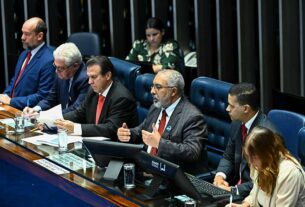 Para marcar o 1º de maio, Plenário debateu desafios do mundo do trabalho — Senado Notícias
