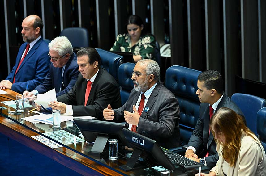 Para marcar o 1º de maio, Plenário debateu desafios do mundo do trabalho — Senado Notícias