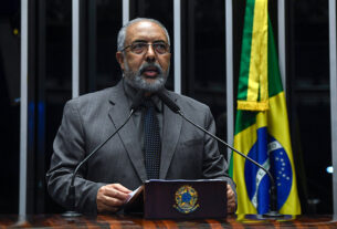 Em discurso, à tribuna, senador Paulo Paim (PT-RS).