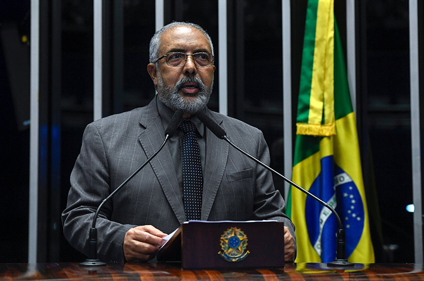 Em discurso, à tribuna, senador Paulo Paim (PT-RS).