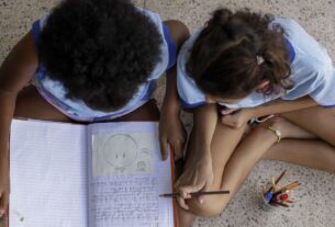 Peça teatral Hora da Saída alerta para riscos do cyberbullying