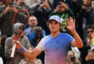 Roland Garros: Fonseca estreia com vitória implacável sobre ex-top 10