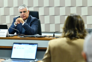 Em pronunciamento, à bancada, senadora Leila Barros (PDT-DF).