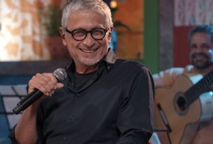 Zé Renato canta Zé Keti no programa Samba na Gamboa