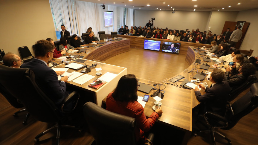 Assembleia Legislativa do Paraná | ALEP | Notícias > Assembleia debate ações para reverter adoecimento de professores das escolas estaduais do Paraná