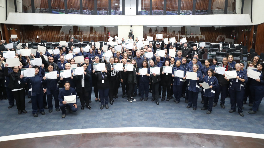 Assembleia Legislativa do Paraná | ALEP | Notícias > Assembleia Legislativa homenageia os 170 trabalhadores da Adservi que constroem o dia a dia do Parlamento