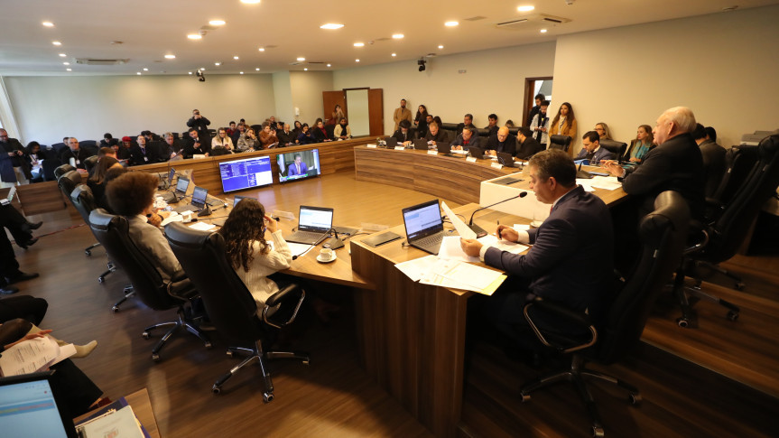 Assembleia Legislativa do Paraná | ALEP | Notícias > CCJ aprova propostas do Governo do Estado que criam vagas na Polícia Militar e na Secretaria de Estado da Saúde
